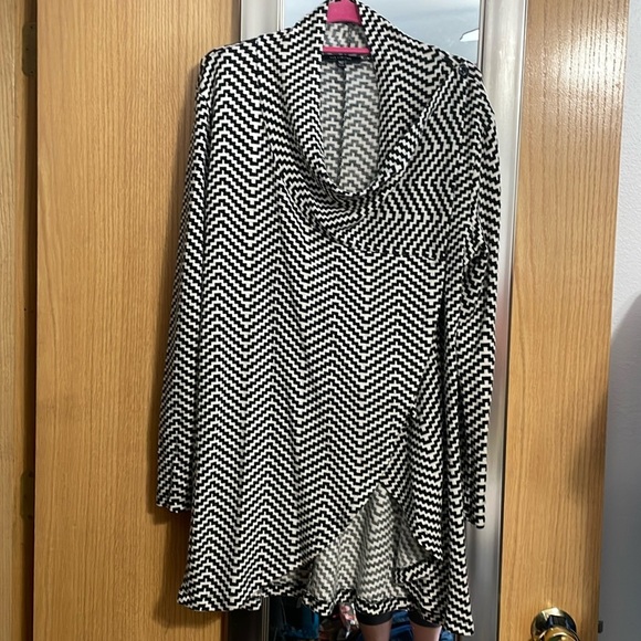 The Limited XL chevron pattern cross over cowl neck with top button or cardigan - Picture 1 of 9